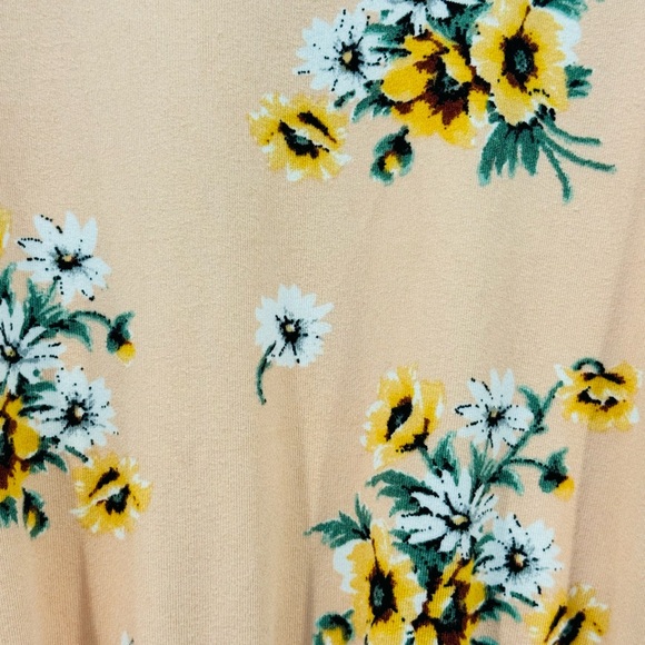 Love Glam Girl Leva Flutter Sleeve Tiered Deess - Picture 2 of 5